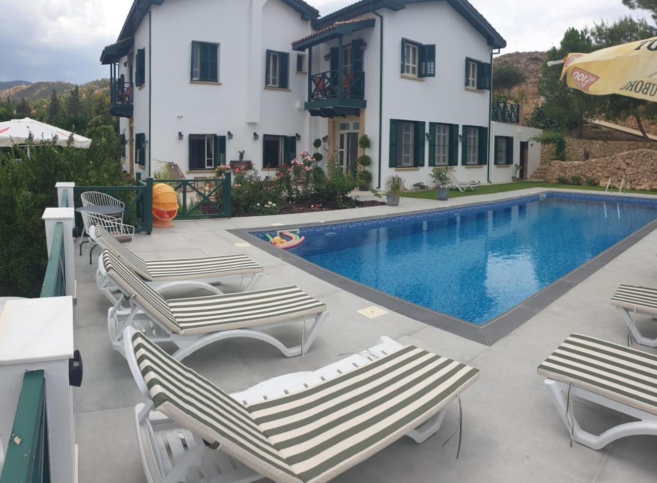 Dervise Mehmet Guest House Lefka  Buitenkant foto